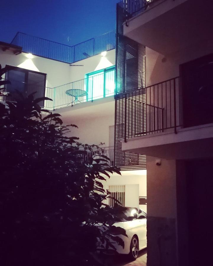 New Marina Apartments Torri Del Benaco Extérieur photo
