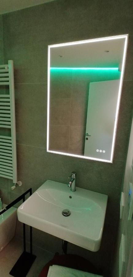 New Marina Apartments Torri Del Benaco Extérieur photo