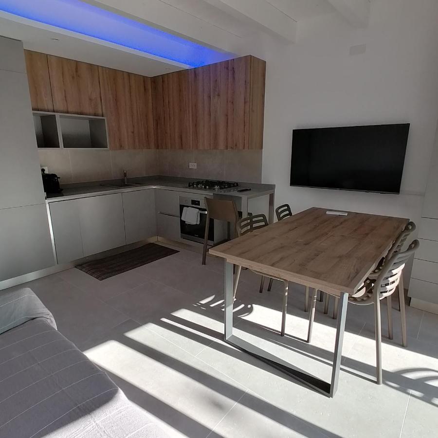 New Marina Apartments Torri Del Benaco Extérieur photo