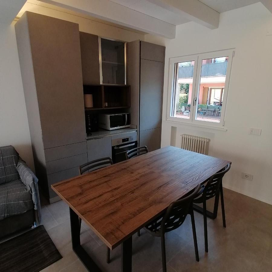 New Marina Apartments Torri Del Benaco Extérieur photo
